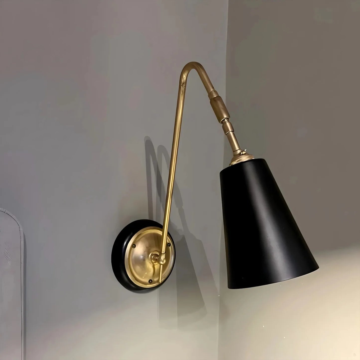 Brass Wall Light with Nordic Retro Design – Modern LED Wall Sconce | Elegant Ambient Lighting