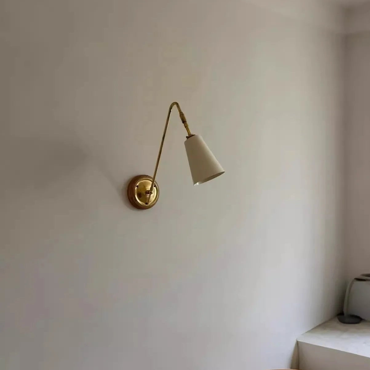 Brass Wall Light with Nordic Retro Design – Modern LED Wall Sconce | Elegant Ambient Lighting