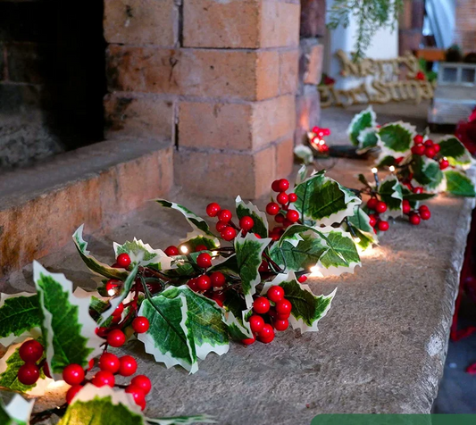 LumiBerry LED Christmas Garland – Illuminated Berry & Holly Decoration | Festive Holiday Greenery