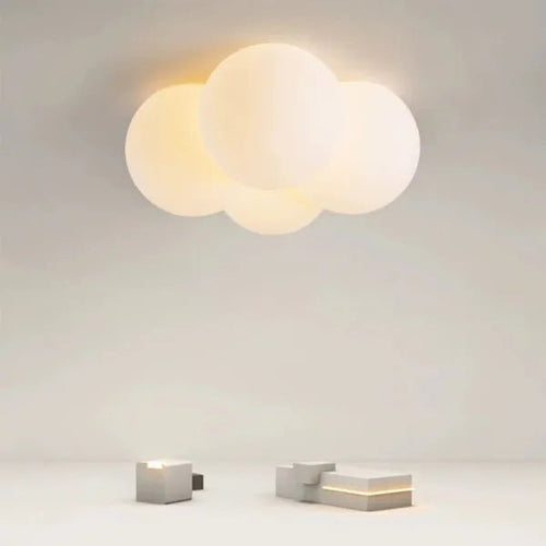 Moderne Deckenleuchte mit Cloud-Hardware-Leuchtezauber