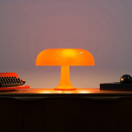 Minimalistische Tischlampe in Pilzform-Leuchtezauber